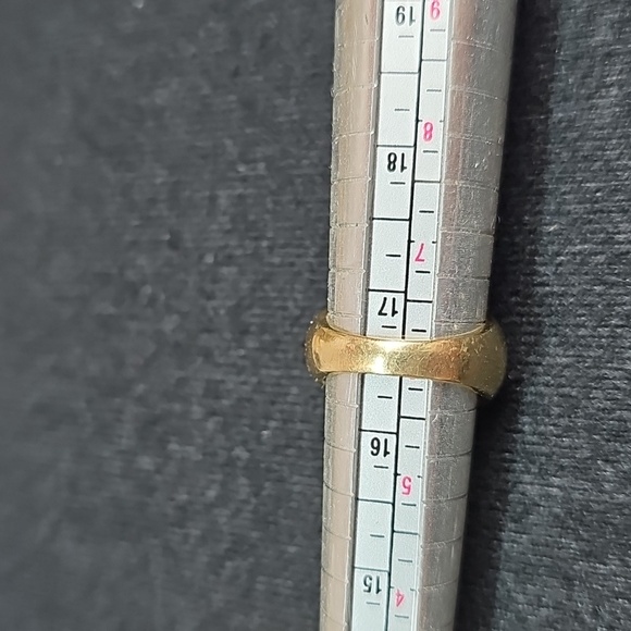 10KT YELLOW GOLD AND DIAMOND DOME WEDDING OR ANNIVERSARY RING - Picture 13 of 14